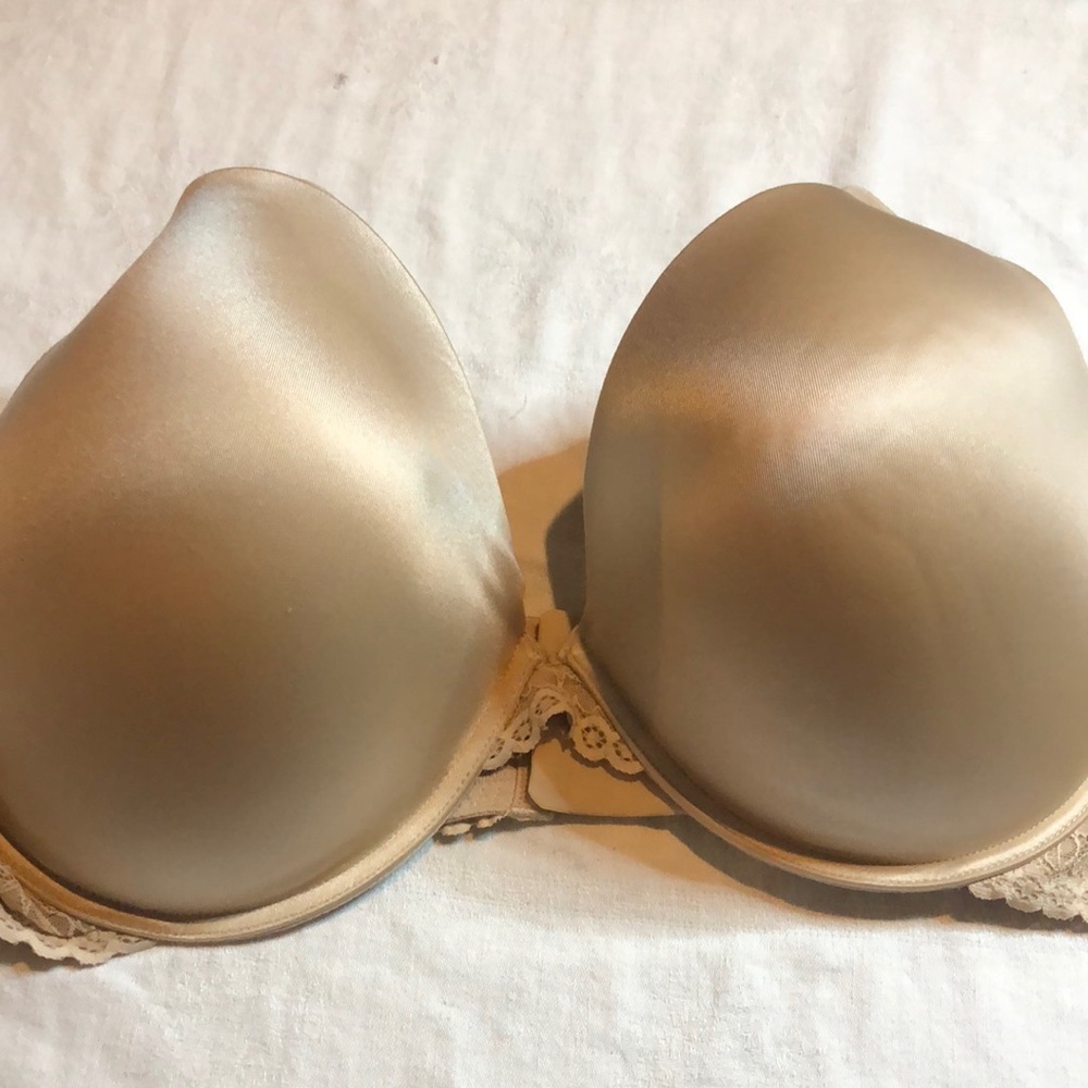 Woman’s joyspun padded underwire Elegant Cream Lace Bra
